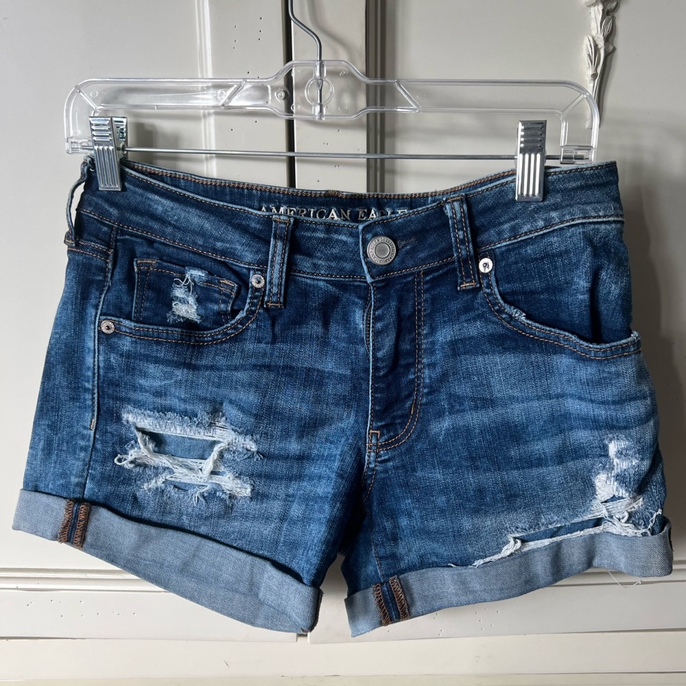 AMERICAN EAGLE distressed shorts in Size6